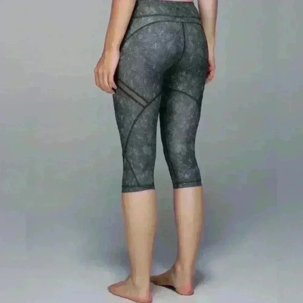 Lululemon Cool to Street Crop Leggings With Mesh Panels Size 6 Green Leaf Print